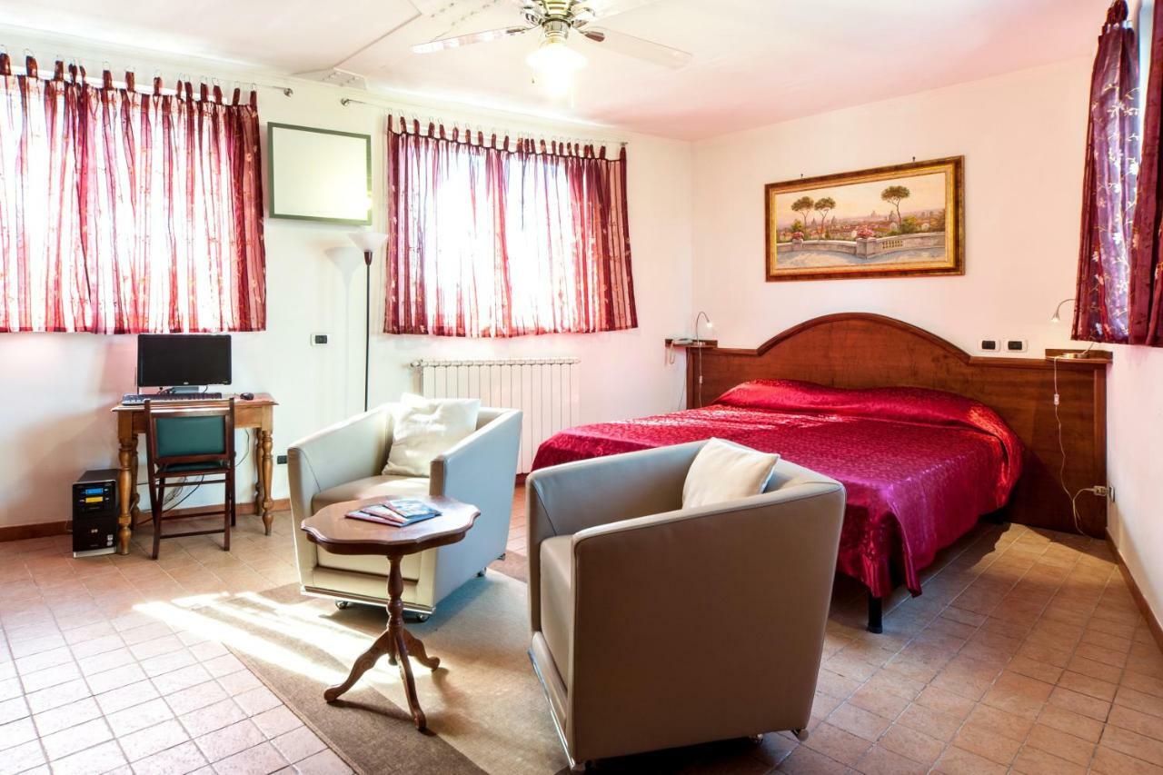 Mons Aureus Resort Rome Bagian luar foto