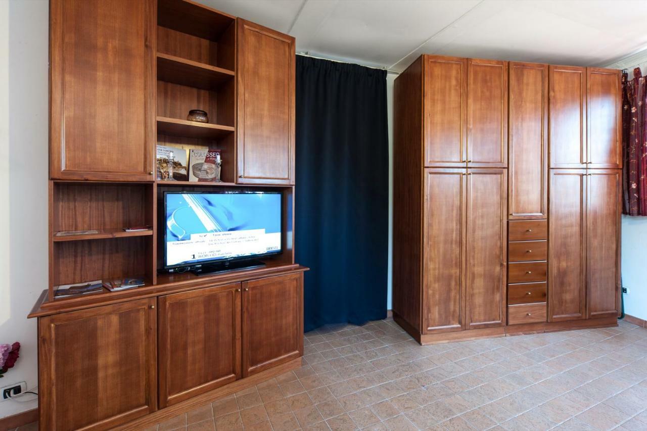 Mons Aureus Resort Rome Bagian luar foto