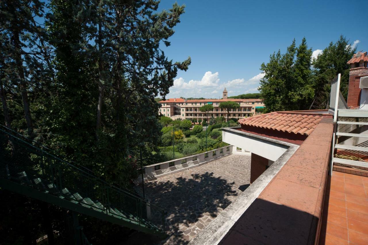 Mons Aureus Resort Rome Bagian luar foto